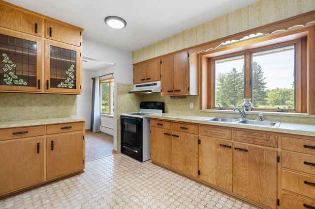 58413 220th Street, Austin, MN 55912