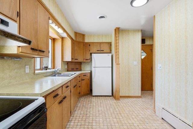 58413 220th Street, Austin, MN 55912
