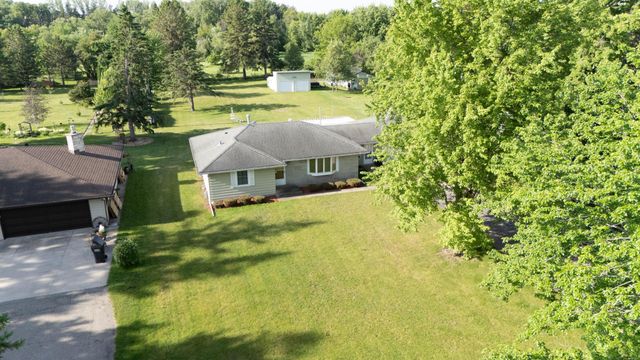58413 220th Street, Austin, MN 55912