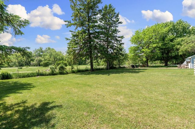 58413 220th Street, Austin, MN 55912