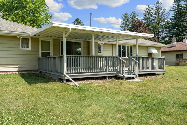 58413 220th Street, Austin, MN 55912