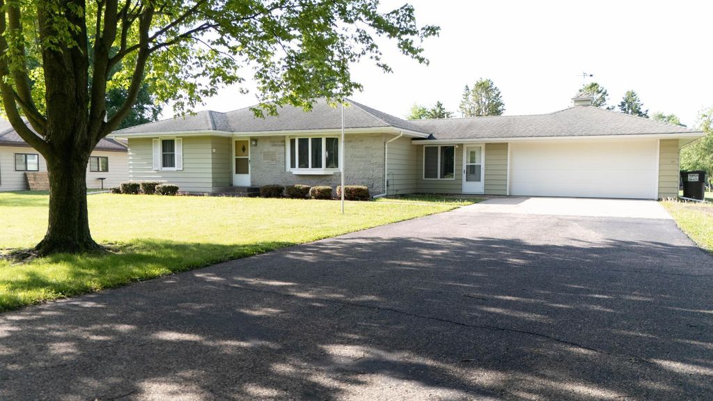 58413 220th Street, Austin, MN 55912