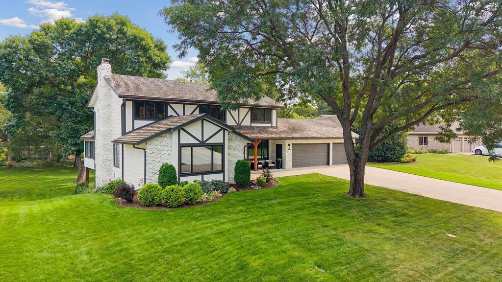 7505 Hyde Park Drive, Edina, MN 55439 — photo 2