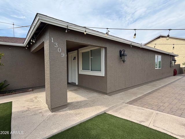 1309 W Apache Street, Phoenix, AZ 85007