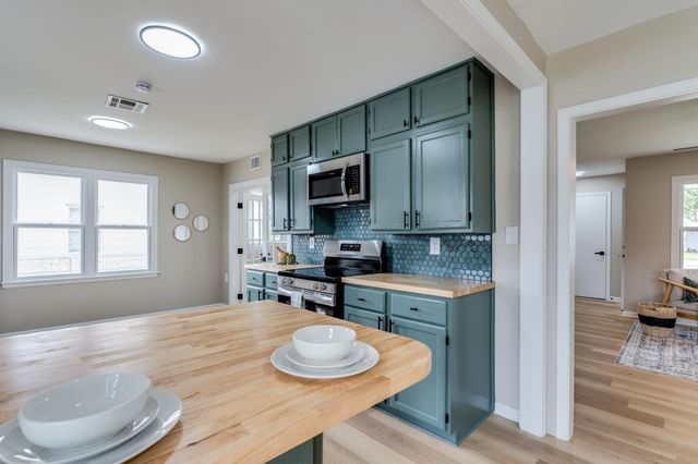 2309 W 27th St S, Wichita, KS 67217