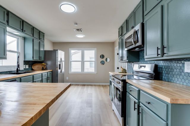 2309 W 27th St S, Wichita, KS 67217