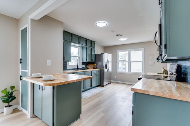 2309 W 27th St S, Wichita, KS 67217