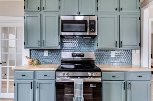 2309 W 27th St S, Wichita, KS 67217