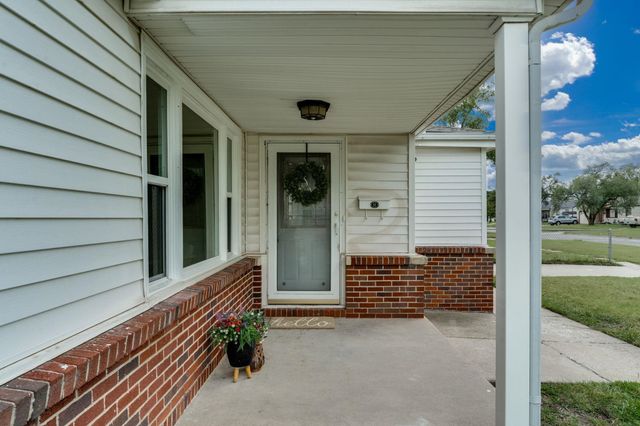 2309 W 27th St S, Wichita, KS 67217