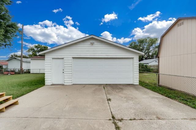 2309 W 27th St S, Wichita, KS 67217