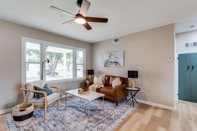 2309 W 27th St S, Wichita, KS 67217