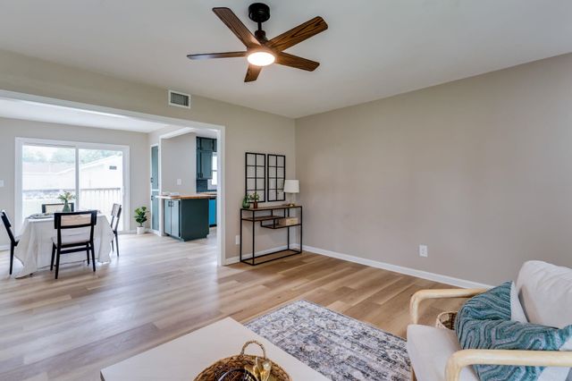 2309 W 27th St S, Wichita, KS 67217