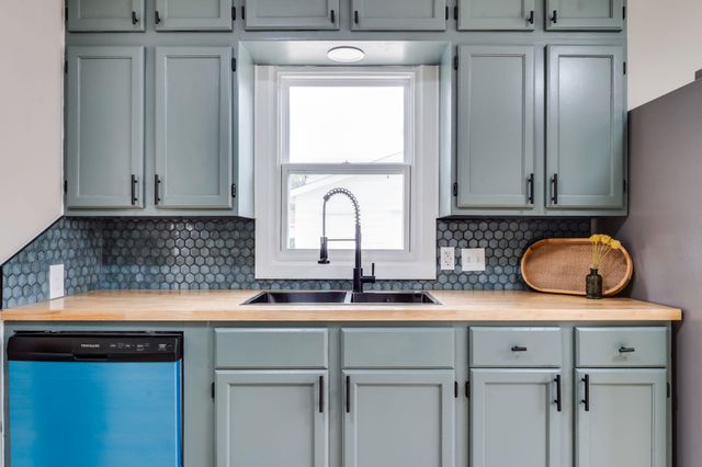 2309 W 27th St S, Wichita, KS 67217