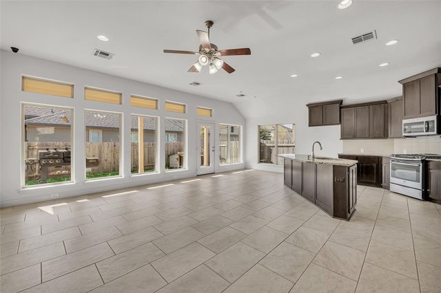 404 Cortona LN, Georgetown, TX 78628
