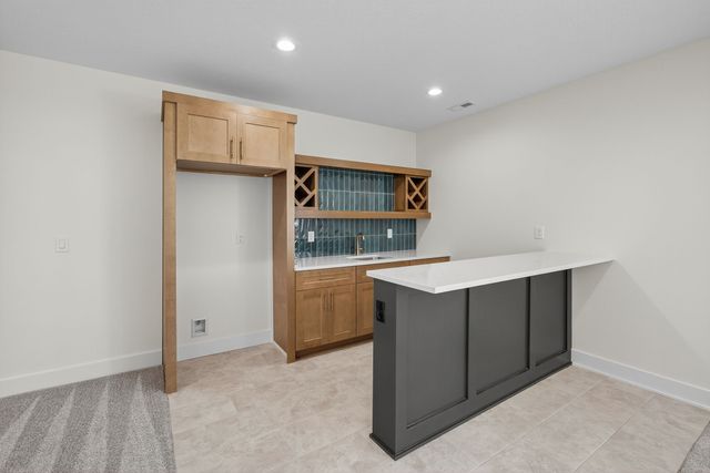 5557 165th Street, Urbandale, IA 50323