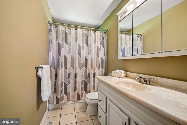 205 WREXHAM CT, Woodbury, NJ 08096