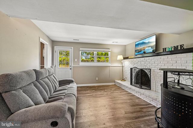 205 WREXHAM CT, Woodbury, NJ 08096