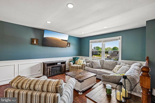 205 WREXHAM CT, Woodbury, NJ 08096