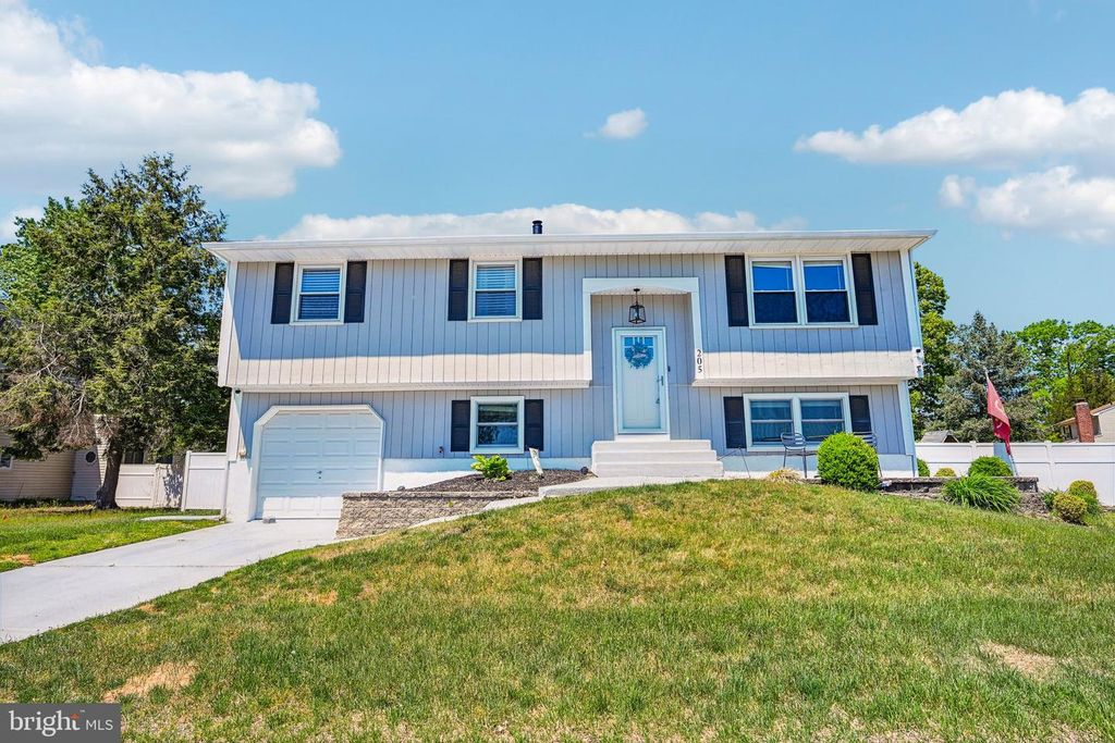 205 WREXHAM CT, Woodbury, NJ 08096