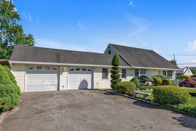 2484 Lindy Road, Westbury, NY 11590
