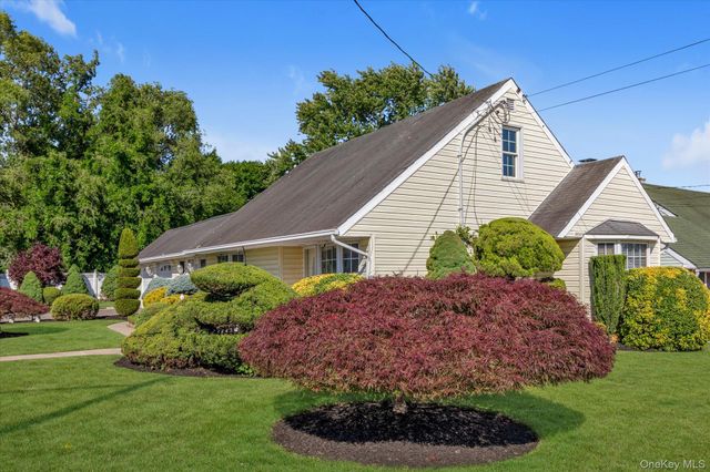 2484 Lindy Road, Westbury, NY 11590