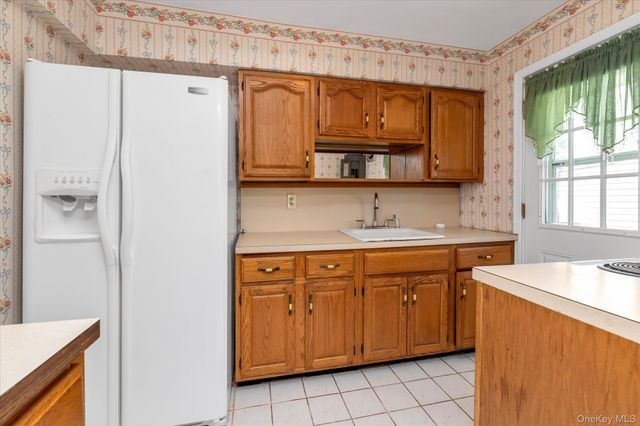 2484 Lindy Road, Westbury, NY 11590