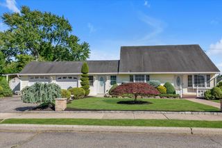 2484 Lindy Road, Westbury, NY 11590