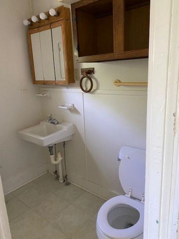 2 Arlington Street, Essex Junction, VT 05452