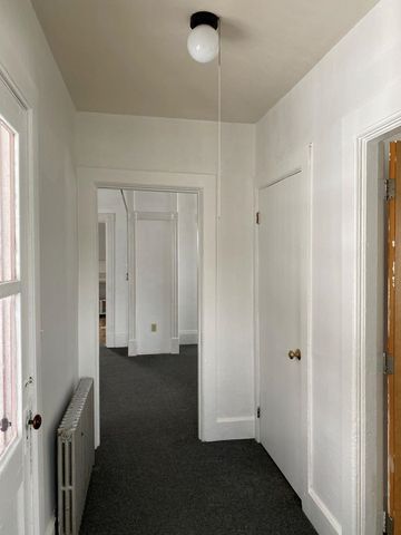 2 Arlington Street, Essex Junction, VT 05452