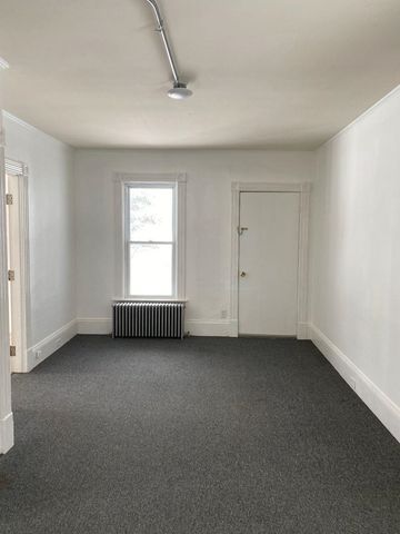 2 Arlington Street, Essex Junction, VT 05452