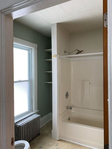 2 Arlington Street, Essex Junction, VT 05452