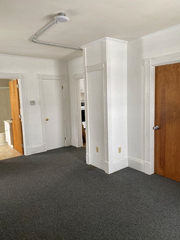 2 Arlington Street, Essex Junction, VT 05452