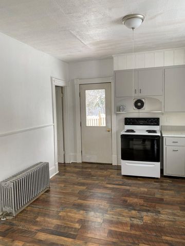 2 Arlington Street, Essex Junction, VT 05452