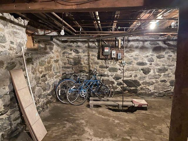 2 Arlington Street, Essex Junction, VT 05452
