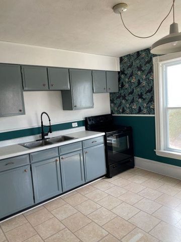 2 Arlington Street, Essex Junction, VT 05452