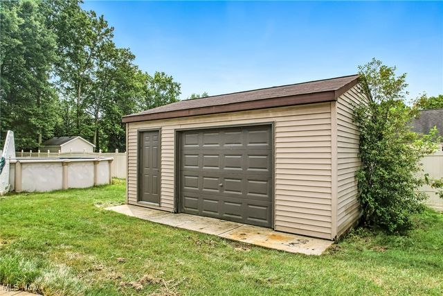 1863 Merlo Court, Niles, OH 44446