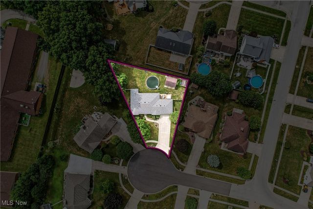 1863 Merlo Court, Niles, OH 44446