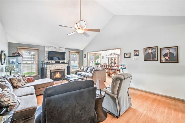 1863 Merlo Court, Niles, OH 44446