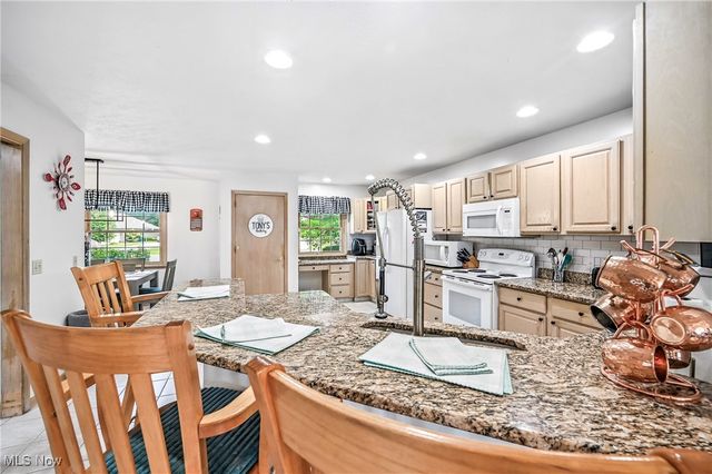 1863 Merlo Court, Niles, OH 44446