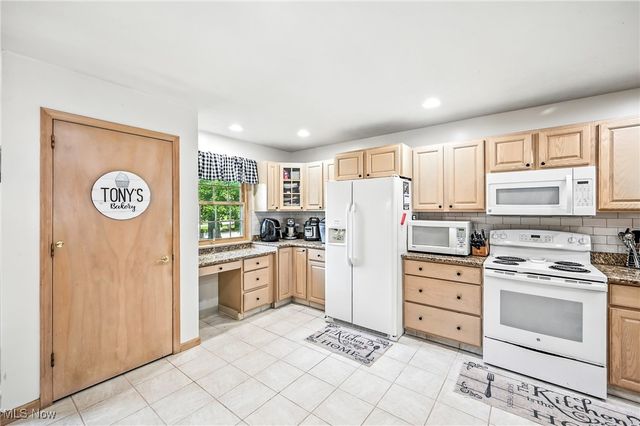 1863 Merlo Court, Niles, OH 44446