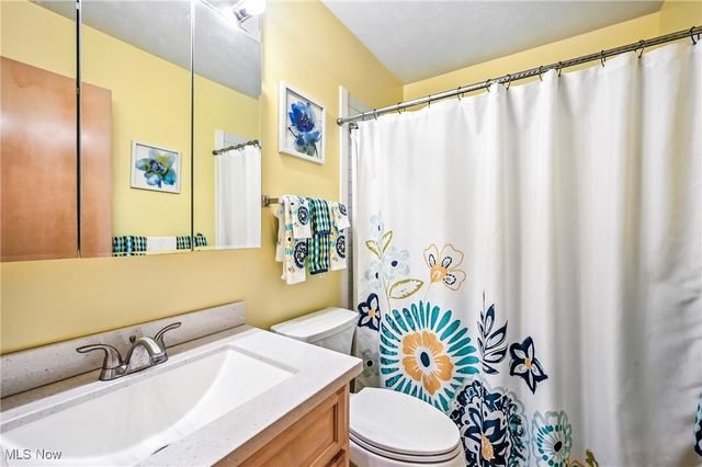 1863 Merlo Court, Niles, OH 44446