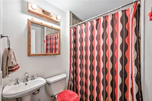 1863 Merlo Court, Niles, OH 44446