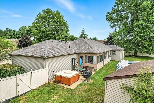 1863 Merlo Court, Niles, OH 44446