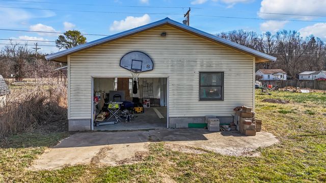 1015 Harold Street, Cassville, MO 65625