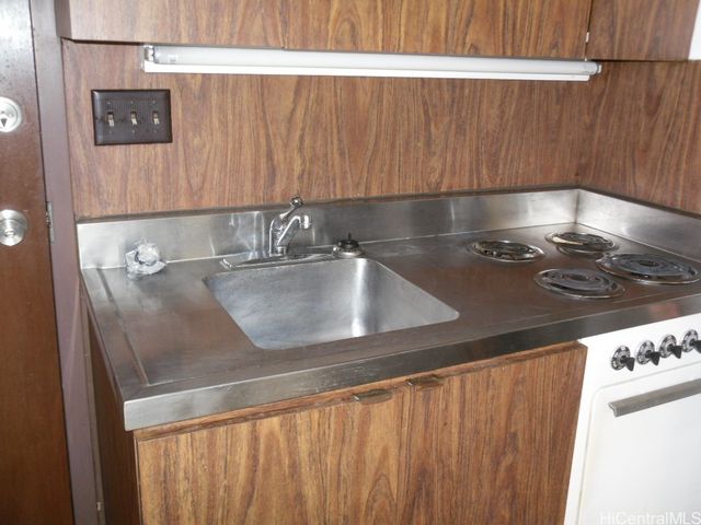 1560 Kanunu Street 618, Honolulu, HI 96814