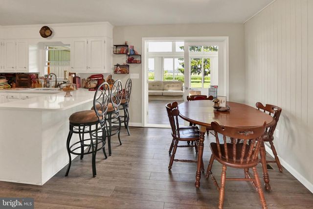 1227 LEBANON RD, Manheim, PA 17545
