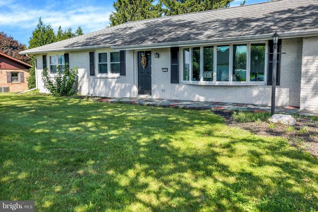 1227 LEBANON RD, Manheim, PA 17545