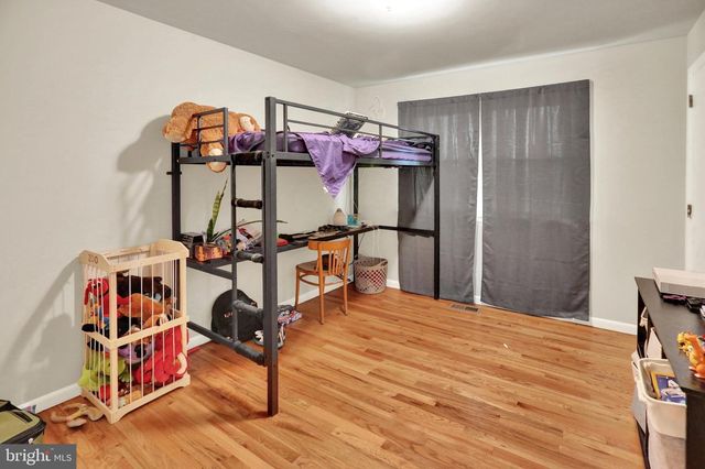 1227 LEBANON RD, Manheim, PA 17545