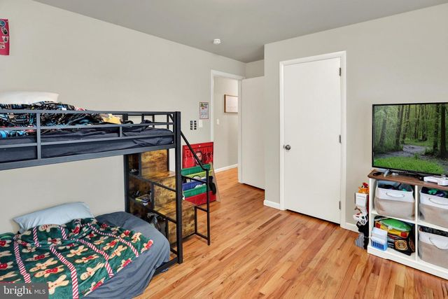 1227 LEBANON RD, Manheim, PA 17545