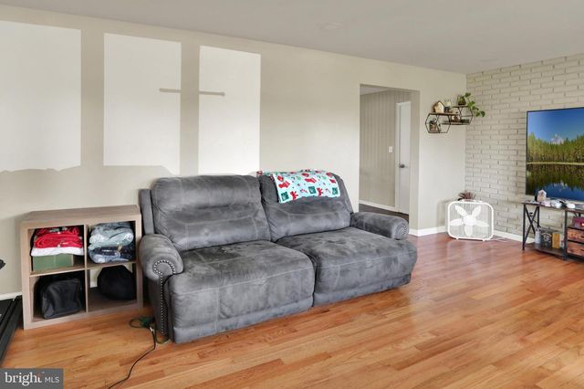 1227 LEBANON RD, Manheim, PA 17545